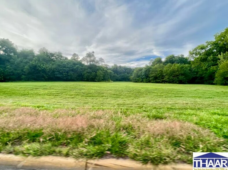 2010 Maple Ave, Terre Haute, IN à vendre - Photo du bâtiment - Image 3 de 3