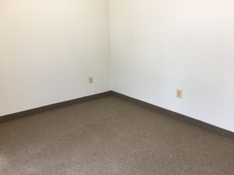 491 Amwell Rd, Hillsborough, NJ for sale - Interior Photo - Image 2 of 87