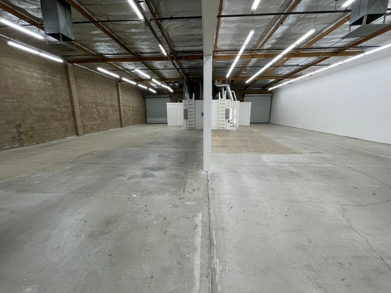 12112-12126 Sherman Way, North Hollywood, CA for lease - Building Photo - Image 2 of 20