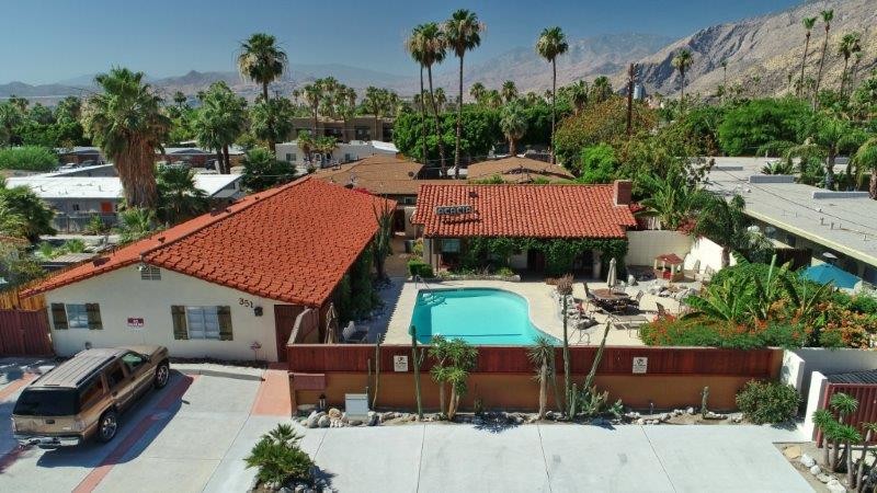 351 E Cottonwood Rd, Palm Springs, CA à vendre - Photo du bâtiment - Image 1 de 1