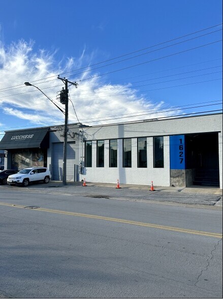 1627 Dragon St, Dallas, TX à vendre - Photo du bâtiment - Image 2 de 9