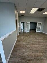 17001 Alico Commerce Ct, Fort Myers, FL à louer Photo intérieure- Image 1 de 24