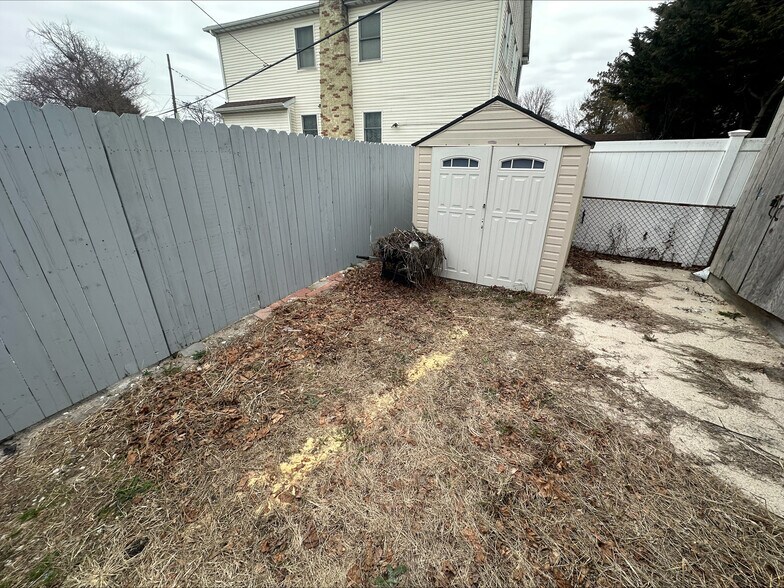 174 Merrick Rd, Merrick, NY à vendre - Photo du bâtiment - Image 2 de 10