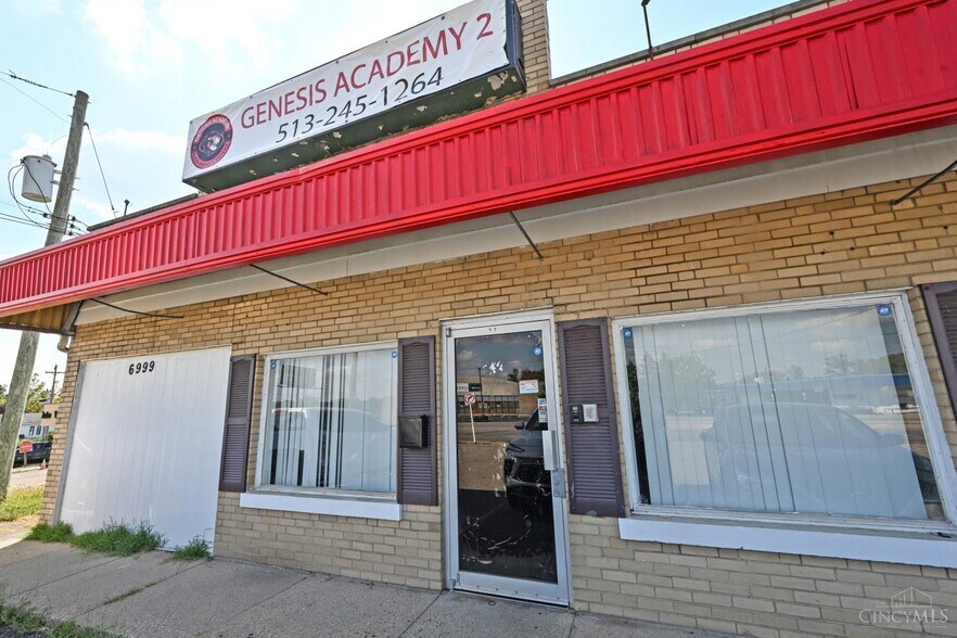 6999-7001 Colerain Ave, Cincinnati, OH à louer - Photo du bâtiment - Image 2 de 4
