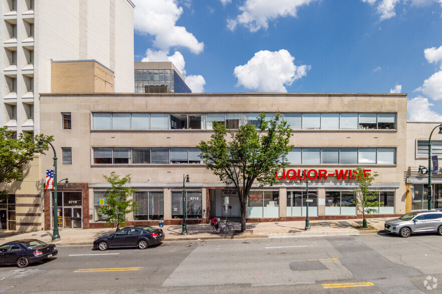 8715-8719 Colesville Rd, Silver Spring, MD for lease - Building Photo - Image 2 of 6