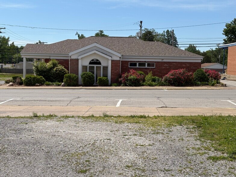 201 W Broadway Blvd, Johnston City, IL for sale - Building Photo - Image 1 of 22