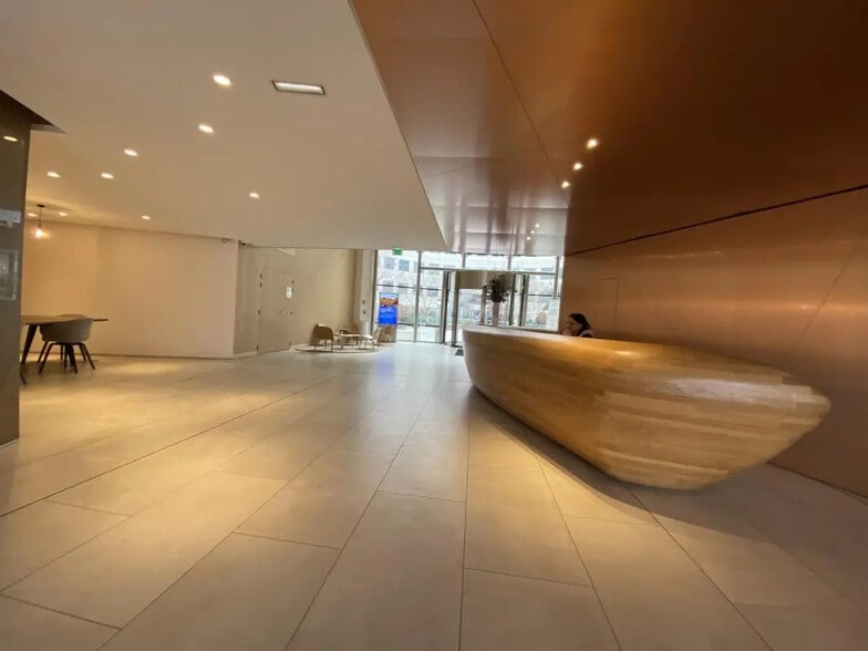 155-159 Rue Anatole France, Levallois-Perret for lease - Building Photo - Image 2 of 6