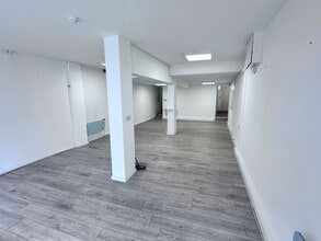 56-62 Fore St, Cullompton à louer Photo intérieure- Image 2 de 9