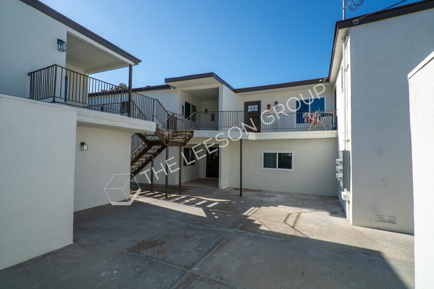 705 E Santa Fe Ave, Fullerton, CA à vendre - Photo du bâtiment - Image 3 de 14