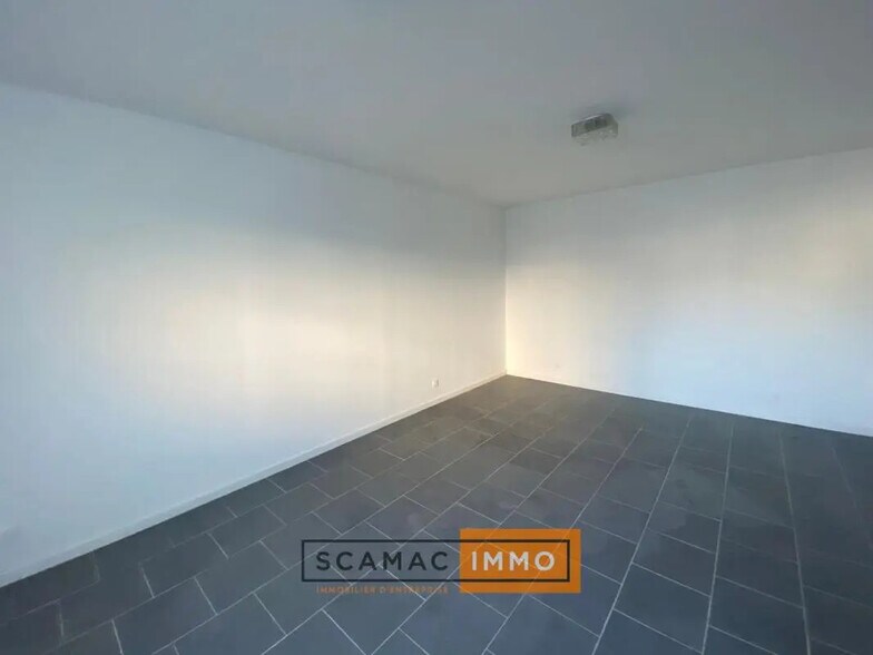 Office in Gémenos for lease - Interior Photo - Image 2 of 5