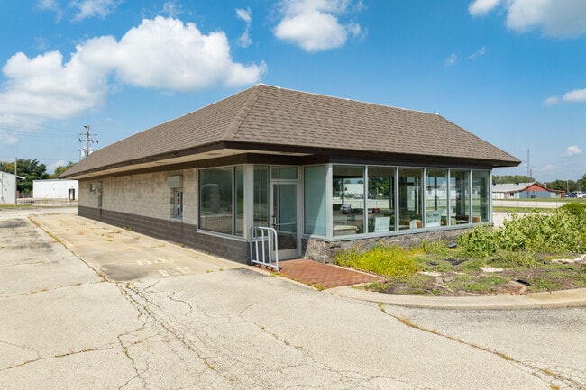 More details for 2799 N 22nd St, Decatur, IL - Retail for Auction