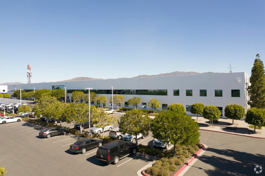 2001 Sanyo Ave, San Diego, CA à louer - Photo du bâtiment - Image 2 de 7