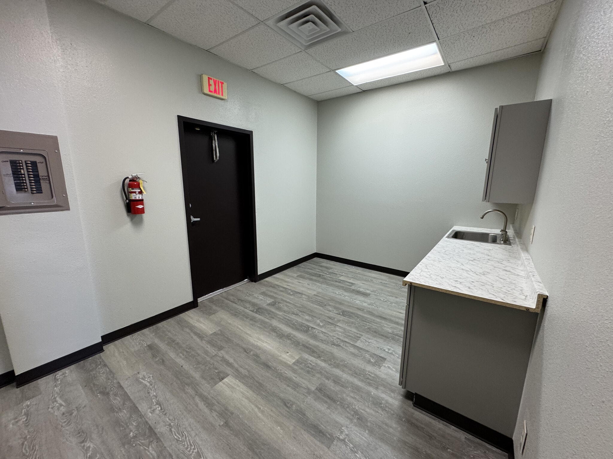 907 Chelsea St, El Paso, TX for lease Building Photo- Image 1 of 9