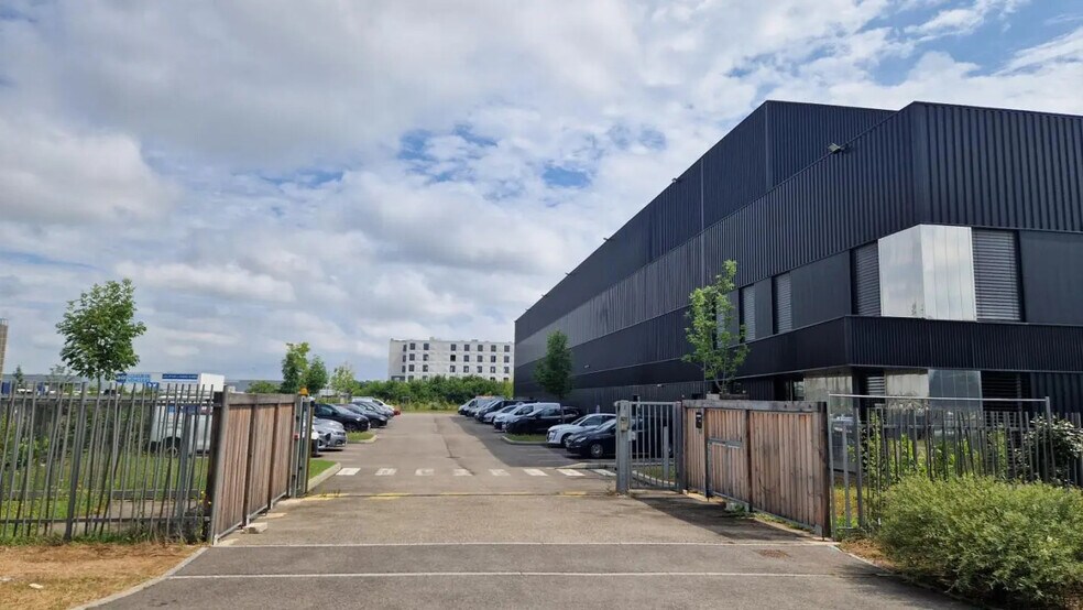 Bureau dans Genas à louer - Photo du bâtiment - Image 3 de 14