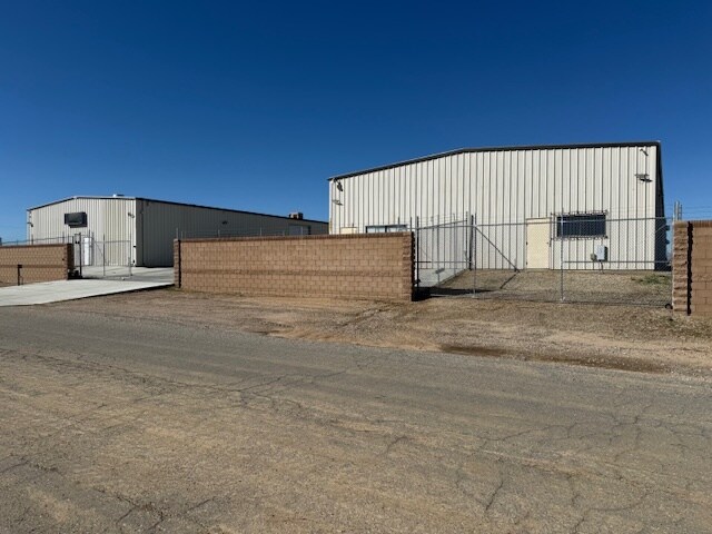 19331-19441 Neuralia Rd, California City, CA à vendre - Photo du bâtiment - Image 2 de 14