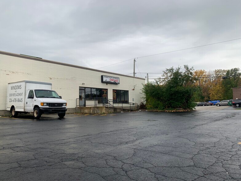 3545-3575 Grand Ave, Gurnee, IL à louer - Photo du bâtiment - Image 2 de 7