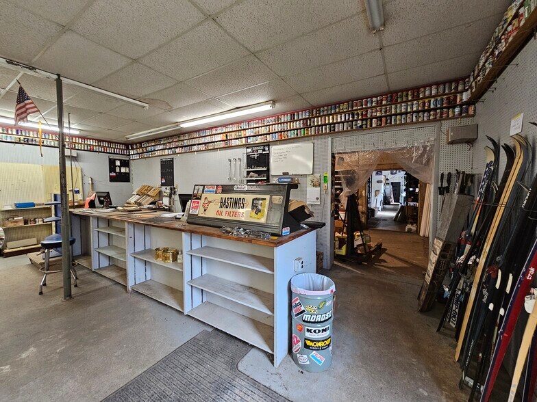 105 N Mable St, Pinconning, MI à vendre - Photo du bâtiment - Image 2 de 8