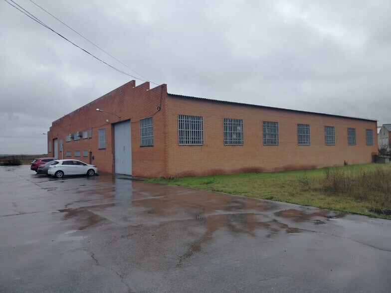 Calle Madroño, 59, Humanes de Madrid, Madrid for sale - Building Photo - Image 2 of 24