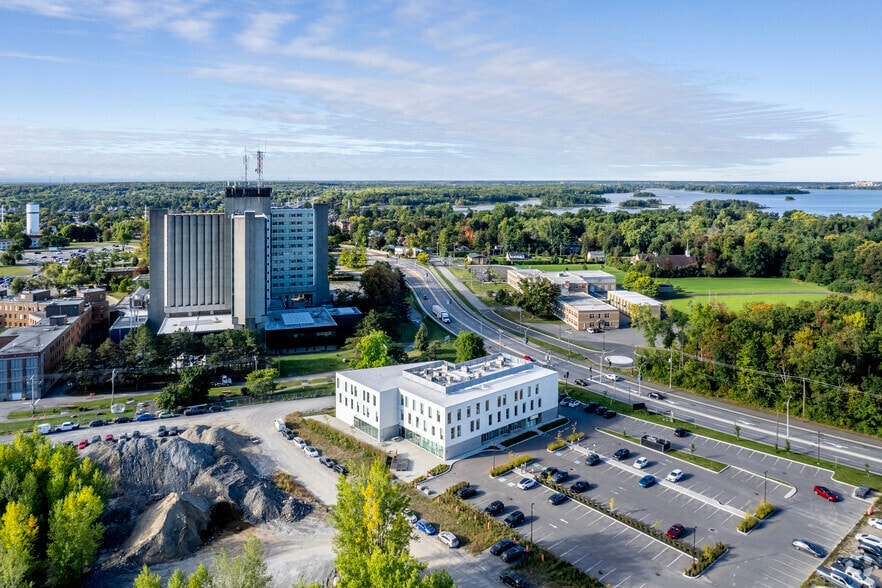 307 Boul Des Anciens-Combattants, Sainte-Anne-de-Bellevue, QC à louer - Aérien - Image 3 de 3