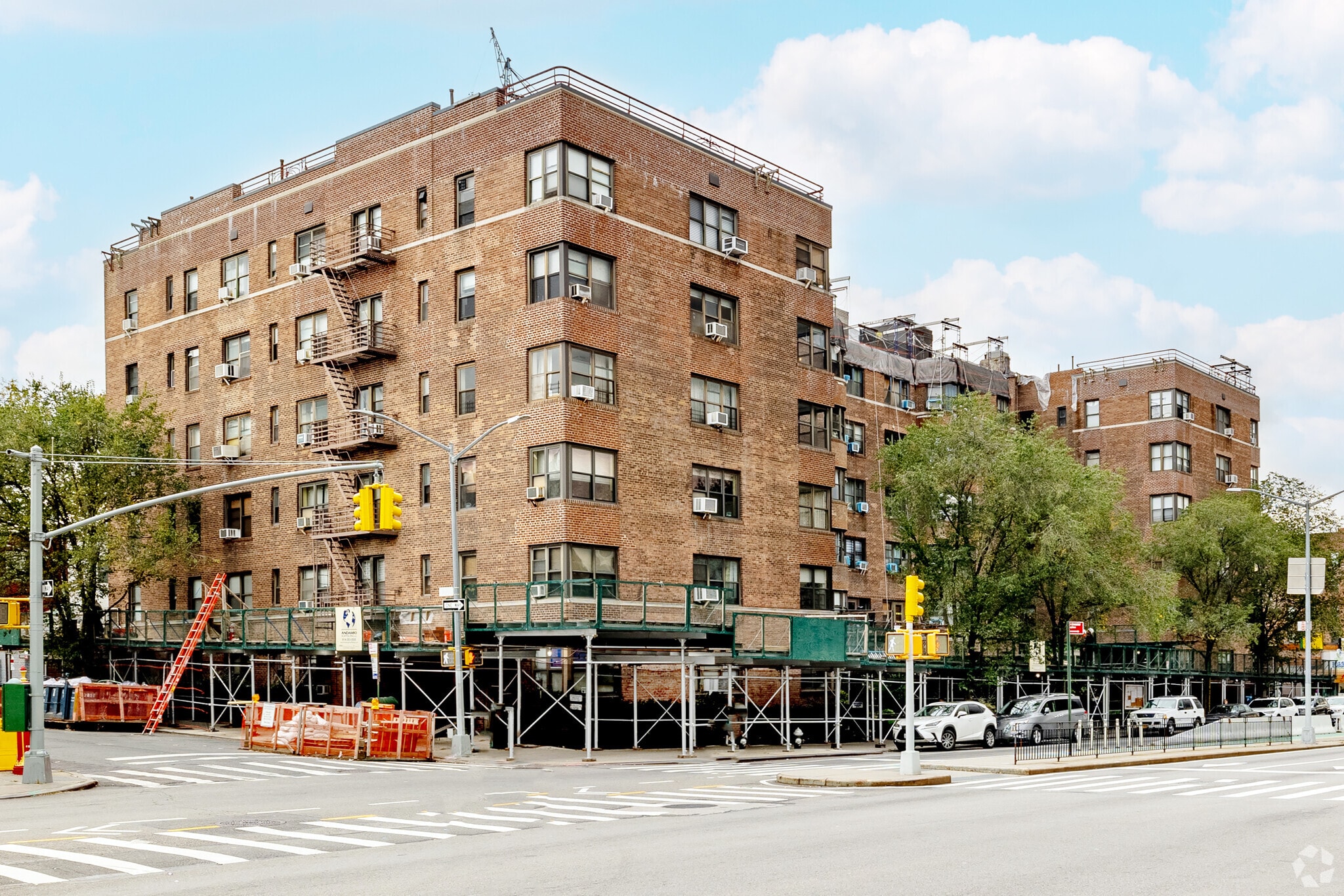 98120 Queens Blvd, Rego Park, NY for sale Primary Photo- Image 1 of 98