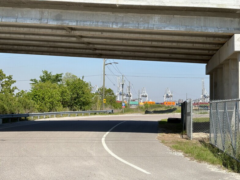 17 Main St, Savannah, GA à louer - Photo du bâtiment - Image 2 de 26
