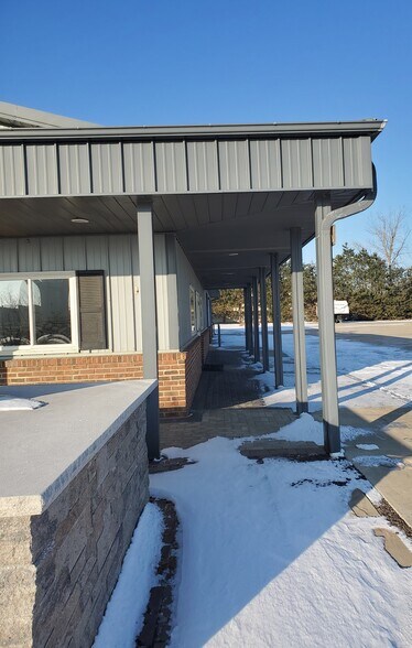 1804 N Towanda Barnes Rd, Bloomington, IL à louer - Photo du bâtiment - Image 3 de 54