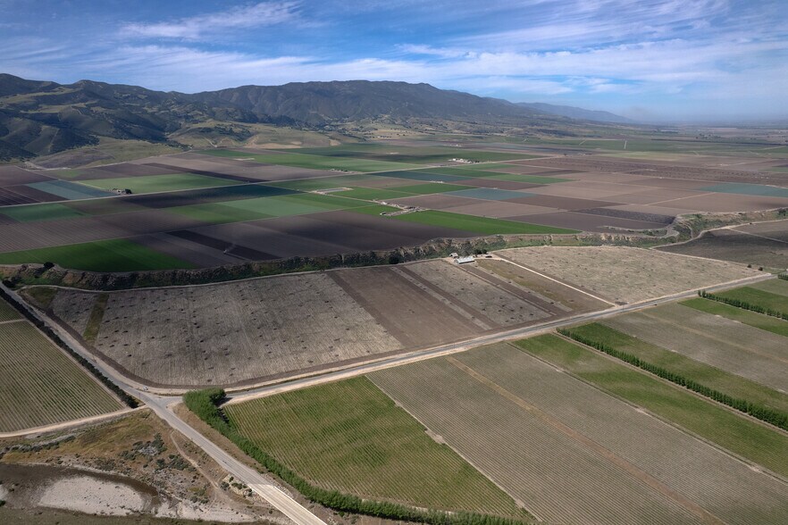 41460 Los Coches Rd, Soledad, CA à vendre - Photo du bâtiment - Image 2 de 11