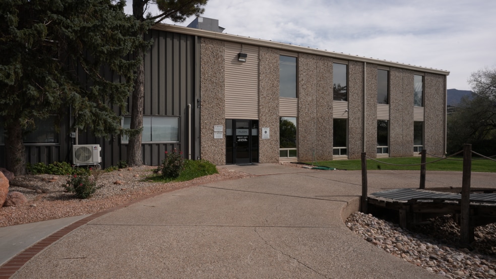 526 Aviation Way, Cedar City, UT à vendre - Photo du bâtiment - Image 2 de 14