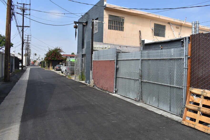 5318-5322 E Washington Blvd, Commerce, CA à louer - Photo du bâtiment - Image 3 de 10