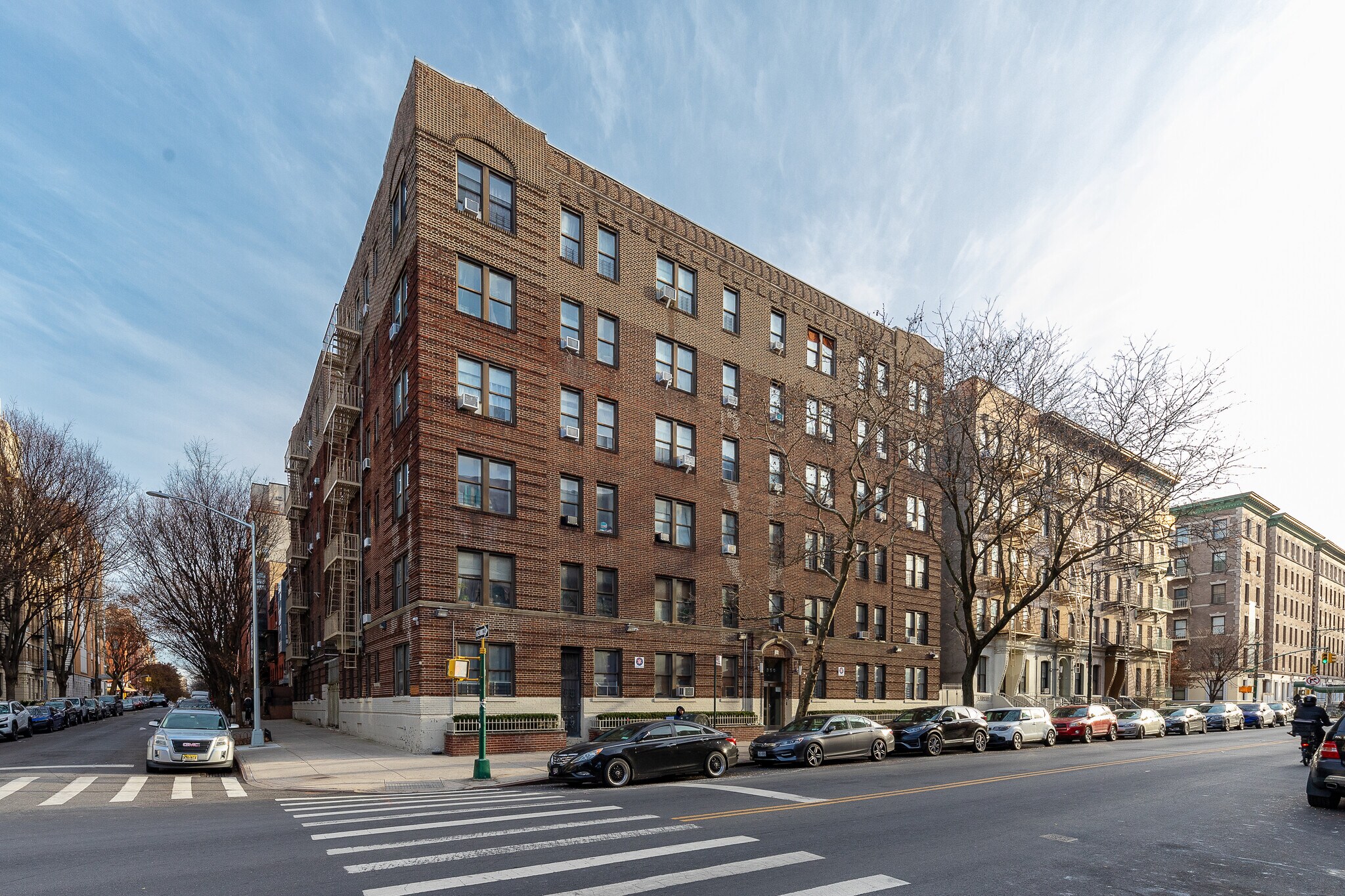 Morningside Park Portflio portefeuille de 3 propriétés à vendre sur LoopNet.ca Photo principale- Image 1 de 13