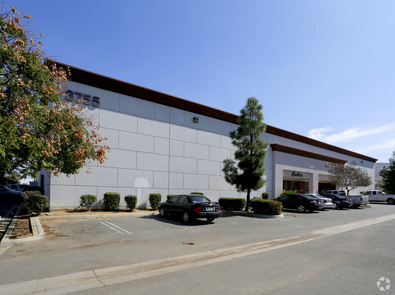 3755 Lincoln St, Riverside, CA for lease - Building Photo - Image 2 of 3