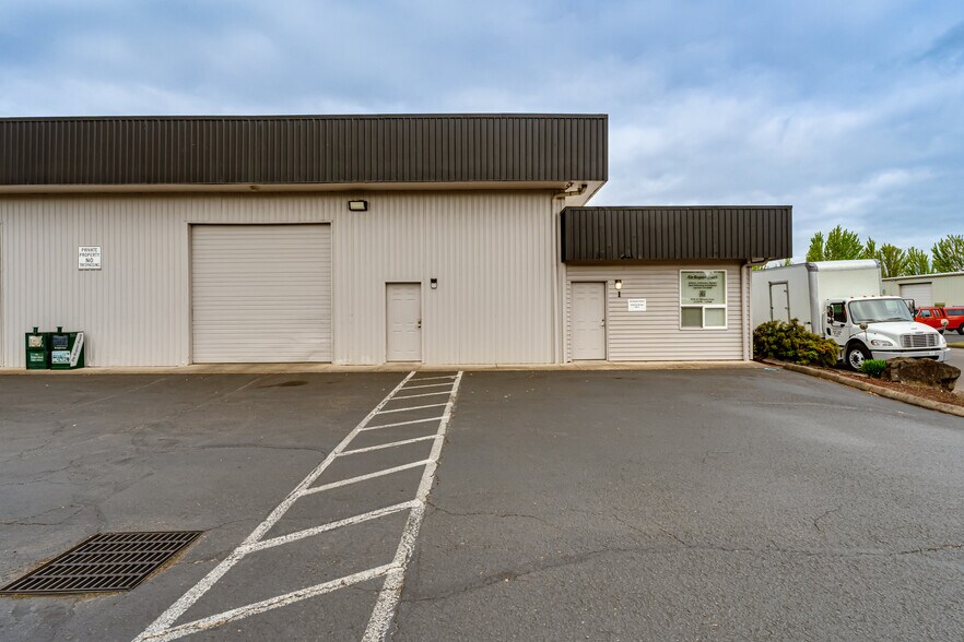 4224 W 7th Ave, Eugene, OR à louer - Photo du bâtiment - Image 2 de 13