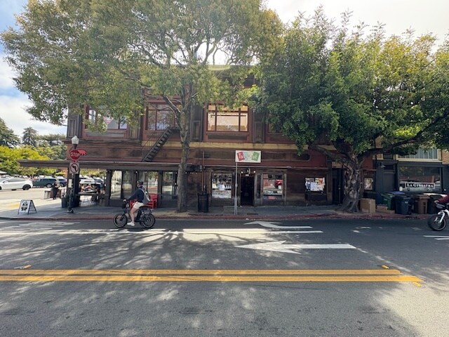 111 Throckmorton Ave, Mill Valley, CA à louer - Photo du bâtiment - Image 2 de 7