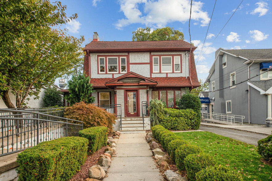 682 Forest Ave, Staten Island, NY à vendre - Photo du bâtiment - Image 1 de 1