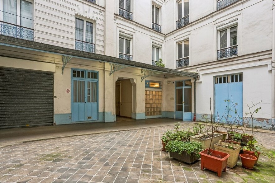 40 Rue De Chabrol, Paris à louer - Photo du bâtiment - Image 2 de 9