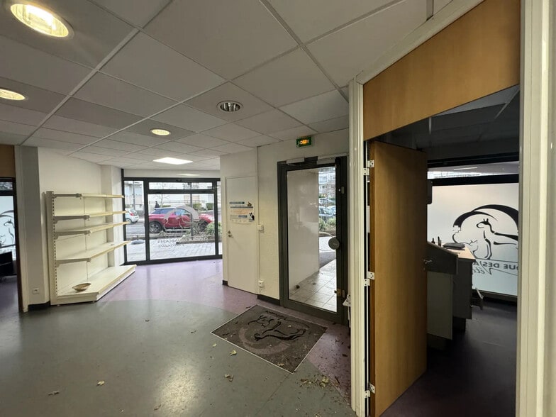 Retail in Chatou for lease - Interior Photo - Image 3 of 9