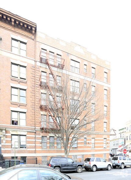 870 E 175th St, Bronx, NY à louer - Photo du bâtiment - Image 3 de 4