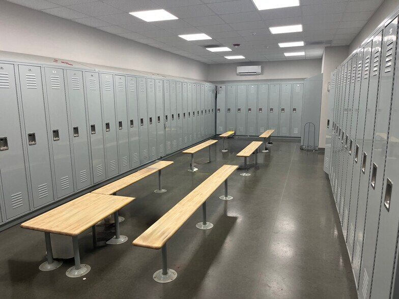 120 Augusta Arbor Way, Greenville, SC à vendre - Photo du bâtiment - Image 2 de 14