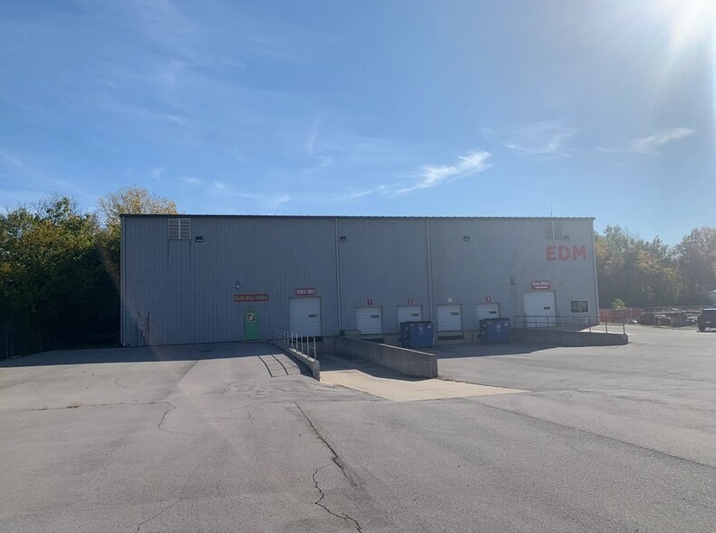 2205 Bremer Rd, Fort Wayne, IN à vendre - Photo du bâtiment - Image 3 de 14