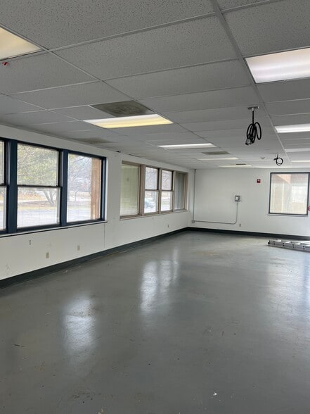 8300 Dow Cir, Strongsville, OH for lease - Building Photo - Image 3 of 25