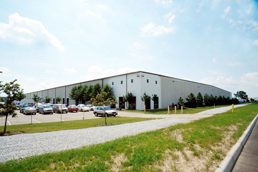 2302 Wright Brothers Ave, Columbus, OH for lease - Building Photo - Image 2 of 11