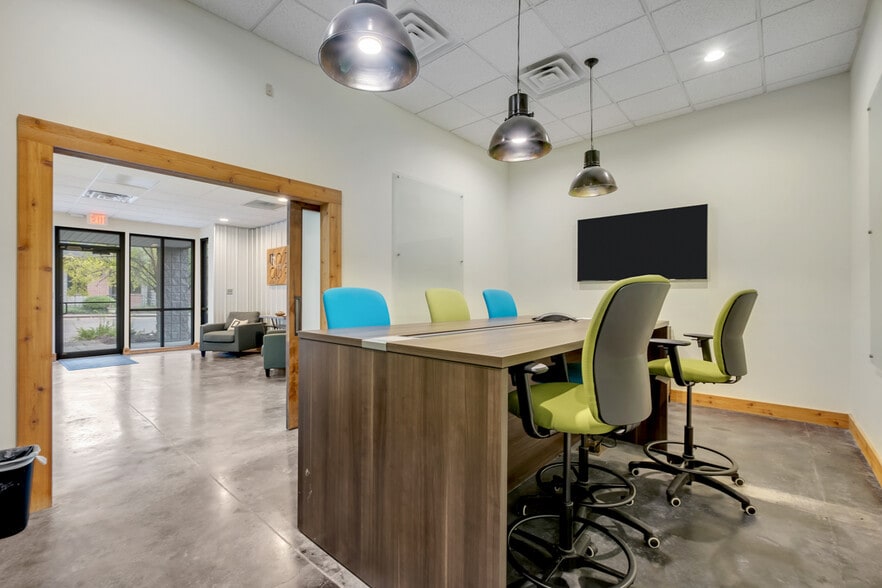 1917 Commonwealth Ln, Tallahassee, FL for lease - Building Photo - Image 3 of 29