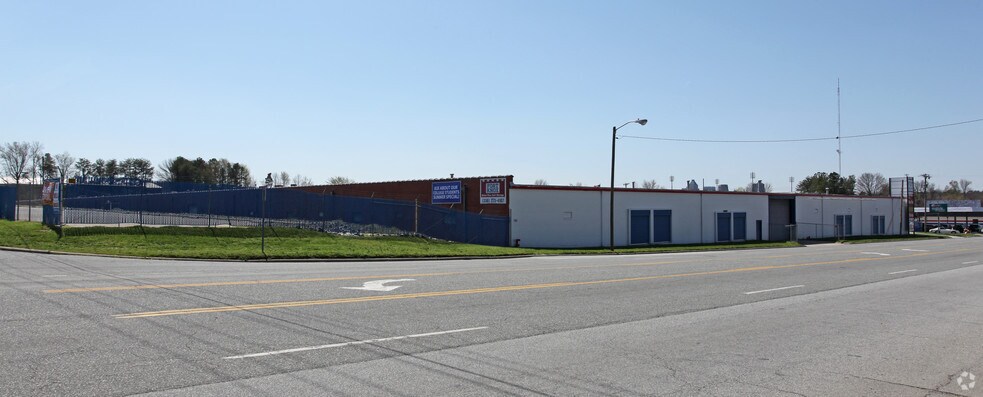 1900 E Bessemer Ave, Greensboro, NC à vendre - Photo du bâtiment - Image 2 de 3