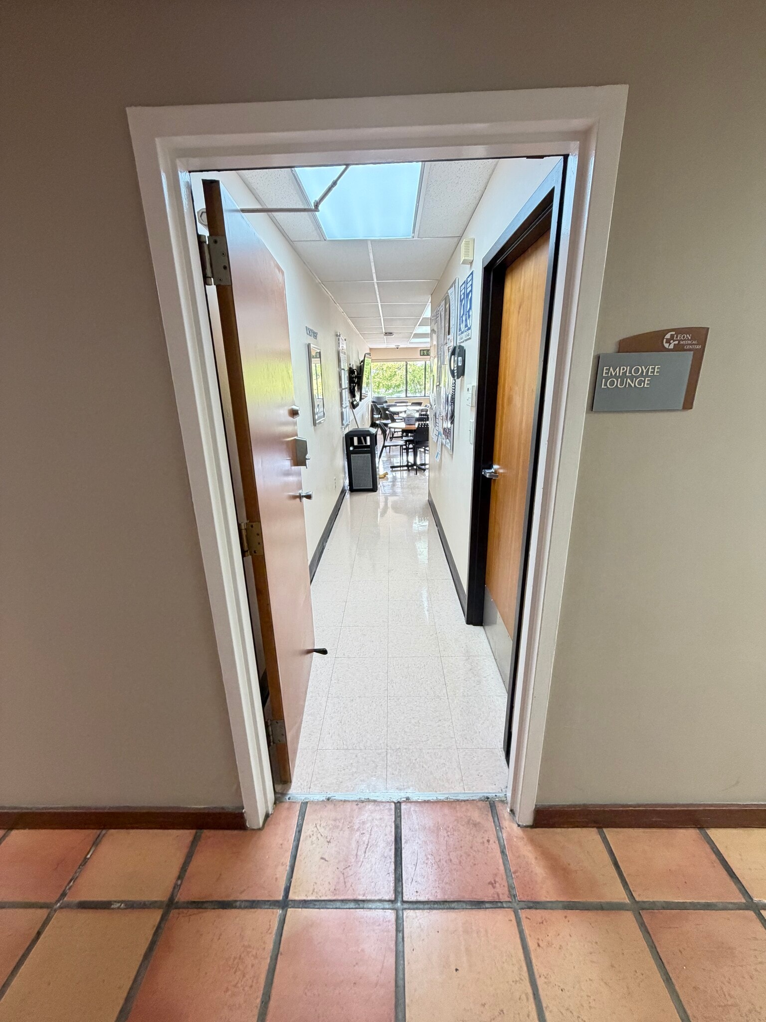 8874-8896 SW 24th St, Miami, FL à louer Photo intérieure- Image 1 de 9