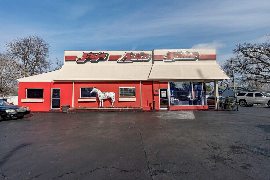 1545 Berry Blvd, Louisville, KY à vendre - Photo du bâtiment - Image 2 de 35