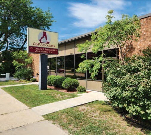 10506 W Bluemound Rd, Wauwatosa, WI for sale - Building Photo - Image 2 of 4