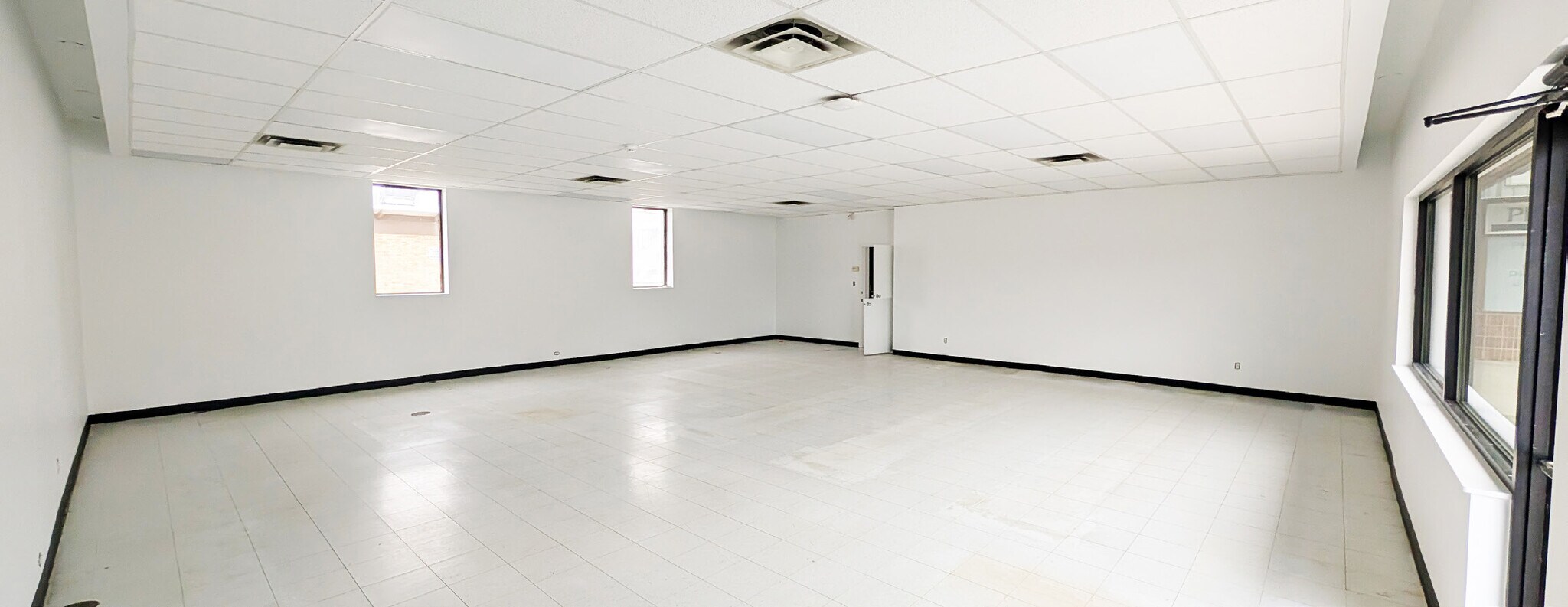1568 52 Rte, Winnipeg, MB for lease Interior Photo- Image 1 of 4