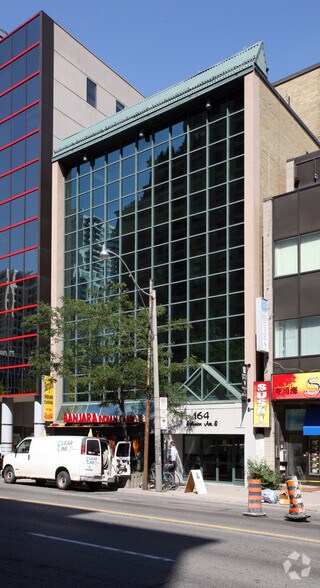164 Eglinton Ave E, Toronto, ON à louer - Photo du bâtiment - Image 2 de 5