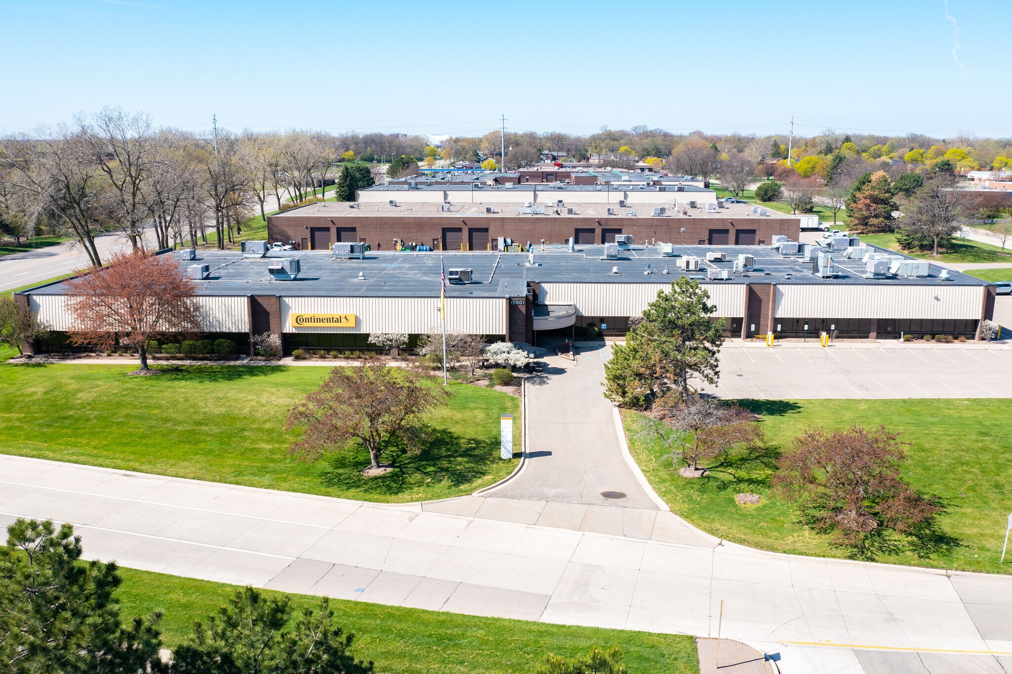 15001 N Commerce Dr, Dearborn, MI for lease Primary Photo- Image 1 of 6