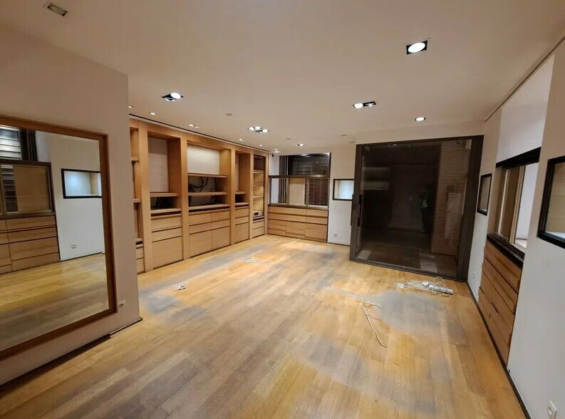 Retail in Bordeaux for lease - Interior Photo - Image 3 of 9